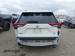 2019 Toyota RAV4 XLE Premium with VIN JTMA1RFV9KD513395, listed as a IAAI auction lot 41469143 with 28,406 mi miles. Bid and sale history available at carsss.com. Image 17.