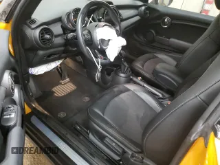 2017 MINI Hardtop Cooper с VIN WMWXP5C38H3C64588, выставлен на аукционе Copart как лот 56905495 с пробегом 49 401 миль миль и Чистый • Clean title. История ставок и продаж доступна на DreamBid. Изображение 8.