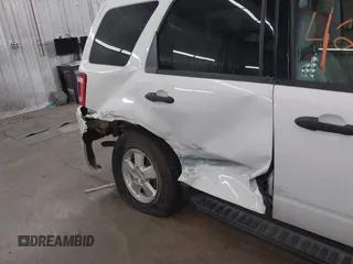 2008 Ford Escape XLT z VIN 1FMCU93108KB04610, wystawiony jako IAAI lot #42453521 z przebiegiem 186 306 mil mil oraz . Historia ofert i sprzedaży dostępna na DreamBid. Obrazek 6.