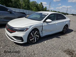 2021 Volkswagen Jetta GLI S z VIN 3VW6T7BU7MM021776, wystawiony jako Copart lot #55020415 z przebiegiem 61 456 mil mil oraz Nie do naprawy. Historia ofert i sprzedaży dostępna na DreamBid. Obrazek 1.
