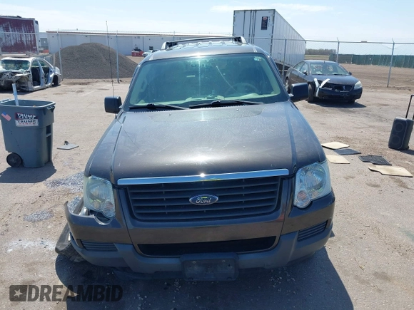 2006 Ford Explorer XLS z VIN 1FMEU62E86UA19804, wystawiony jako IAAI lot #42103063 z przebiegiem 150 466 mil mil oraz . Historia ofert i sprzedaży dostępna na DreamBid. Obrazek 13.