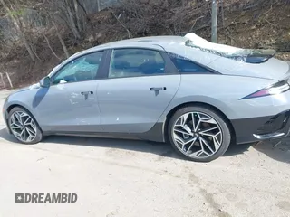 2024 Hyundai Ioniq 6 SEL z VIN KMHM34AC0RA076572, wystawiony jako IAAI lot #42188178 z przebiegiem 1 828 mil mil oraz . Historia ofert i sprzedaży dostępna na DreamBid. Obrazek 14.