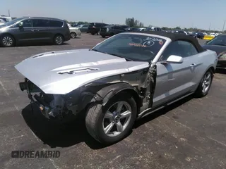 2016 Ford Mustang V6 z VIN 1FATP8EM6G5307016, wystawiony jako IAAI lot #41940022 z przebiegiem 88 196 mil mil oraz . Historia ofert i sprzedaży dostępna na DreamBid. Obrazek 2.