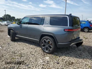 2023 Rivian R1S Adventure z VIN 7PDSGABAXPN010623, wystawiony jako Copart lot #72176294 z przebiegiem Nie podano mil oraz Szkody całkowita. Historia ofert i sprzedaży dostępna na DreamBid. Obrazek 2.