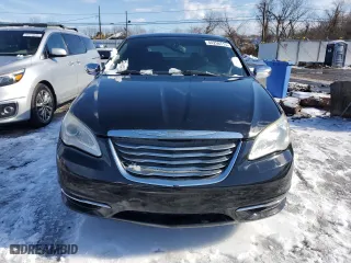 2013 Chrysler 200 Limited with VIN 1C3CCBCG3DN701119, listed as a Copart auction lot 44256715 with 93,147 mi miles and Clean Title. Bid and sale history available at carsss.com. Image 5.