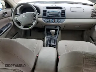 2005 Toyota Camry STD z VIN 4T1BE32K75U522999, wystawiony jako Copart lot #59615405 z przebiegiem Nie podano mil oraz Nie do naprawy • Non repairable. Historia ofert i sprzedaży dostępna na DreamBid. Obrazek 8.