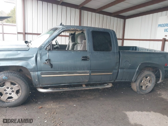 2006 Chevrolet Silverado 1500 LT1 with VIN 1GCEK19B86E186215, listed as a IAAI auction lot 41190630 with 394,548 mi miles. Bid and sale history available at carsss.com. Image 14.
