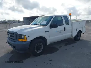 2001 Ford Super Duty F-250 XL with VIN 1FTNX20L81EC24211, listed as a IAAI auction lot 41472600 with 195,292 mi miles. Bid and sale history available at carsss.com. Image 2.