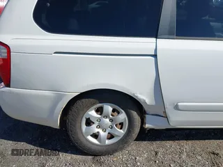 2009 Kia Sedona LX with VIN KNDMB233096312990, listed as a IAAI auction lot 41261428 with 254,323 mi miles. Bid and sale history available at carsss.com. Image 6.