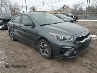 2019 Kia Forte LXS z VIN 3KPF24AD3KE080451, wystawiony jako IAAI lot #41543510 z przebiegiem 42 281 mil mil oraz . Historia ofert i sprzedaży dostępna na DreamBid. Obrazek 1.