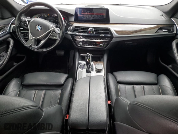 2019 BMW 5 Series 530i z VIN WBAJA5C54KG900736, wystawiony jako Copart lot #52232275 z przebiegiem 112 560 mil mil oraz Czysty tytuł • Clean title. Historia ofert i sprzedaży dostępna na DreamBid. Obrazek 8.
