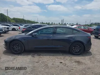 2024 Tesla Model 3 z VIN 5YJ3E1EAXRF754866, wystawiony jako IAAI lot #42082242 z przebiegiem 7 754 mil mil oraz . Historia ofert i sprzedaży dostępna na DreamBid. Obrazek 15.