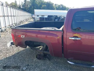 2008 Chevrolet Silverado 1500 LT w/1LT with VIN 2GCEK13J181246470, listed as a IAAI auction lot 40390209 with 195,631 mi miles. Bid and sale history available at carsss.com. Image 18.