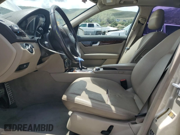 2010 Mercedes-Benz C 300 Sport с VIN WDDGF5EB8AR097035, выставлен на аукционе Copart как лот 56971685 с пробегом 162 019 миль миль и Списание • Salvage title. История ставок и продаж доступна на DreamBid. Изображение 7.