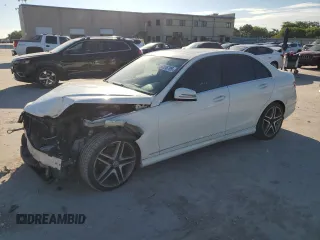 2010 Mercedes-Benz C 300 Sport z VIN WDDGF8BB2AF485305, wystawiony jako Copart lot #56286795 z przebiegiem 198 553 mil mil oraz Tytuł czysty. Historia ofert i sprzedaży dostępna na DreamBid. Obrazek 1.