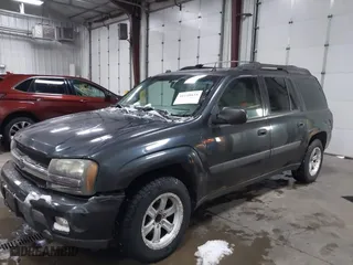 2005 Chevrolet TrailBlazer LS with VIN 1GNET16S356162017, listed as a IAAI auction lot 41148035 with 210,125 mi miles. Bid and sale history available at carsss.com. Image 6.