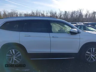 2017 Honda Pilot Touring with VIN 5FNYF6H98HB102313, listed as a IAAI auction lot 41244311 with 106,931 mi miles. Bid and sale history available at carsss.com. Image 14.