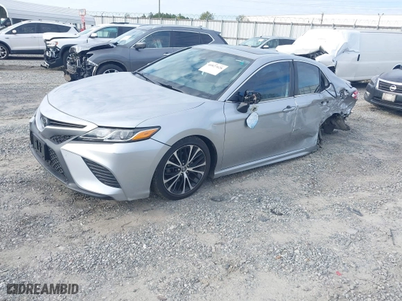 2020 Toyota Camry SE with VIN 4T1J11AKXLU879877, listed as a IAAI auction lot 40827028 with 176,872 mi miles. Bid and sale history available at carsss.com. Image 2.