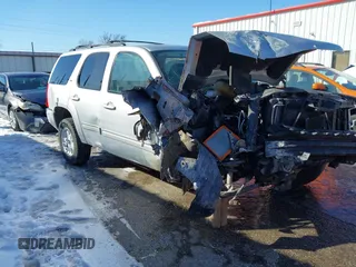 2011 Chevrolet Tahoe LT z VIN 1GNSKBE03BR353426, wystawiony jako IAAI lot #41614825 z przebiegiem 247 276 mil mil oraz . Historia ofert i sprzedaży dostępna na DreamBid. Obrazek 1.