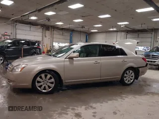 2007 Toyota Avalon XL z VIN 4T1BK36B17U232618, wystawiony jako IAAI lot #41633305 z przebiegiem 171 971 mil mil oraz . Historia ofert i sprzedaży dostępna na DreamBid. Obrazek 14.
