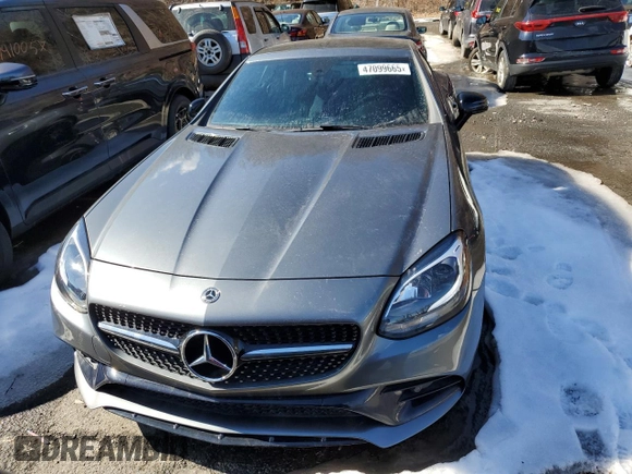 2020 Mercedes-Benz SLC 300 z VIN W1KPK3JA0LF172375, wystawiony jako Copart lot #56552705 z przebiegiem 16 831 mil mil oraz Nie do naprawy. Historia ofert i sprzedaży dostępna na DreamBid. Obrazek 5.