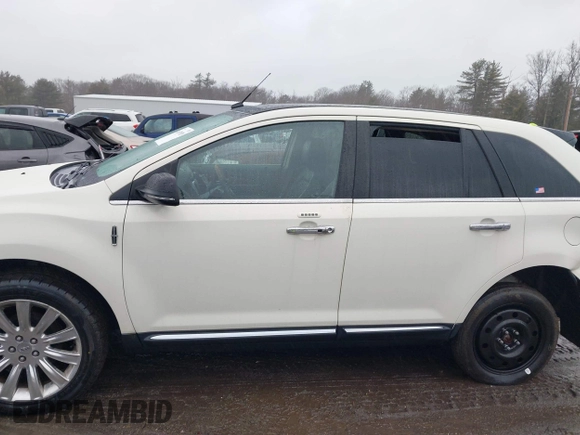 2013 Lincoln MKX with VIN 2LMDJ8JK8DBL23732, listed as a IAAI auction lot 41670920 with 103,782 mi miles. Bid and sale history available at carsss.com. Image 14.