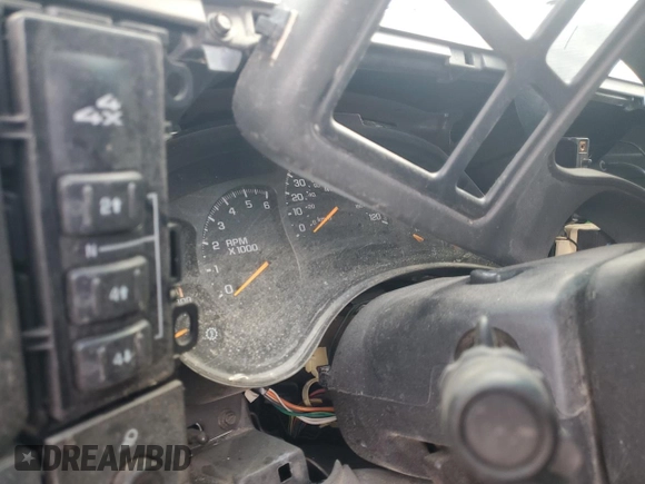 2003 GMC Sierra 2500HD SLE z VIN 1GTHK29U83E116147, wystawiony jako Copart lot #57079385 z przebiegiem Nie podano mil oraz Szkoda całkowita • Salvage title. Historia ofert i sprzedaży dostępna na DreamBid. Obrazek 9.