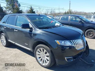 2011 Lincoln MKX with VIN 2LMDJ6JK5BBJ05443, listed as a IAAI auction lot 41871040 with 183,294 mi miles. Bid and sale history available at carsss.com. Image 1.