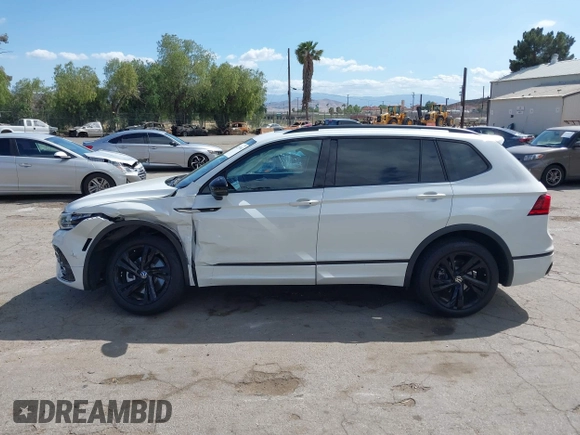 2023 Volkswagen Tiguan SE R-Line Black z VIN 3VVCB7AX3PM115373, wystawiony jako IAAI lot #42257944 z przebiegiem 22 316 mil mil oraz . Historia ofert i sprzedaży dostępna na DreamBid. Obrazek 14.