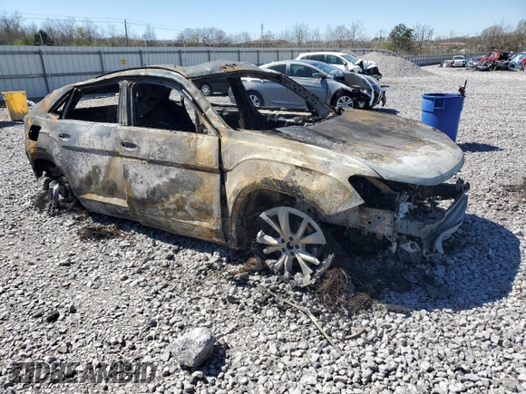 2024 Volkswagen Atlas SEL Premium R-Line with VIN 1V2FE2CA3RC249057, listed as a Copart auction lot 50072895 with Not provided miles and Salvage title. Bid and sale history available at DreamBid. Image 4.
