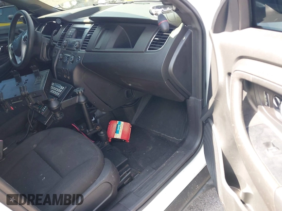 2015 Ford Police Interceptor с VIN 1FAHP2L82FG129083, выставлен на аукционе IAAI как лот 41973234 с пробегом 92 800 миль миль и . История ставок и продаж доступна на DreamBid. Изображение 5.