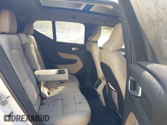 2020 Volvo XC40 Momentum with VIN YV4162UK1L2262562, listed as a IAAI auction lot 41437307 with Not Provided miles and . Bid and sale history available at DreamBid. Image 8.