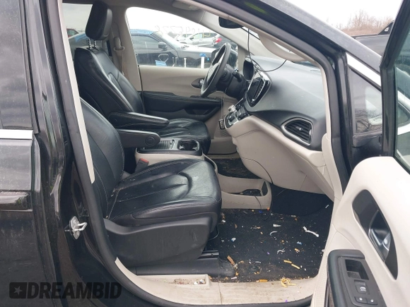 2022 Chrysler Pacifica Touring L with VIN 2C4RC1BG2NR117879, listed as a IAAI auction lot 41845778 with 96,523 mi miles and . Bid and sale history available at DreamBid. Image 5.