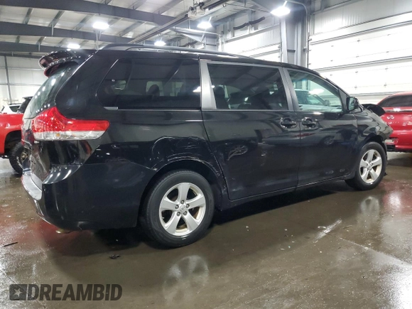 2014 Toyota Sienna LE AAS z VIN 5TDKK3DC0ES432309, wystawiony jako Copart lot #54094805 z przebiegiem 139 342 mil mil oraz Szkoda całkowita • Salvage title. Historia ofert i sprzedaży dostępna na DreamBid. Obrazek 3.