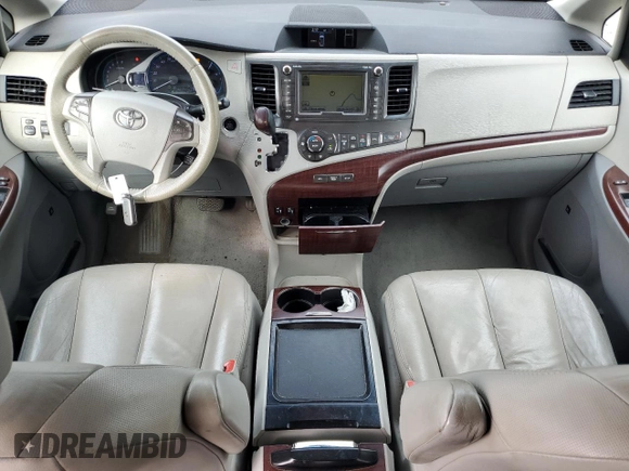 2011 Toyota Sienna XLE z VIN 5TDDK3DC8BS013239, wystawiony jako Copart lot #74852364 z przebiegiem 212 060 mil mil oraz Szkoda całkowita • Salvage title. Historia ofert i sprzedaży dostępna na DreamBid. Obrazek 8.