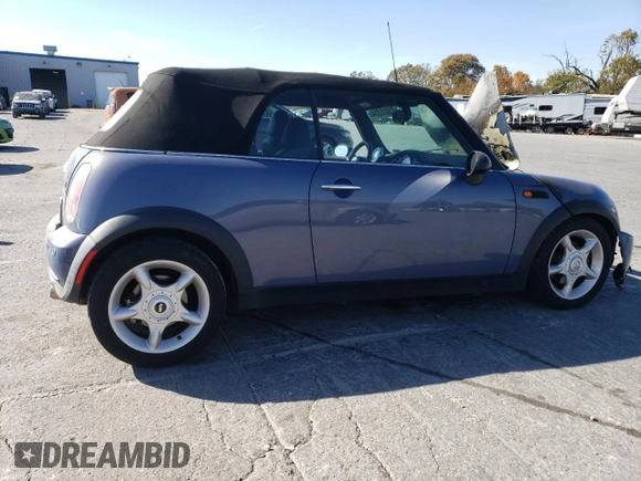 2006 MINI Convertible с VIN WMWRF33556TF64247, выставлен на аукционе Copart как лот 88324875 с пробегом Не указан миль и На запчасти • Non repairable. История ставок и продаж доступна на DreamBid. Изображение 3.