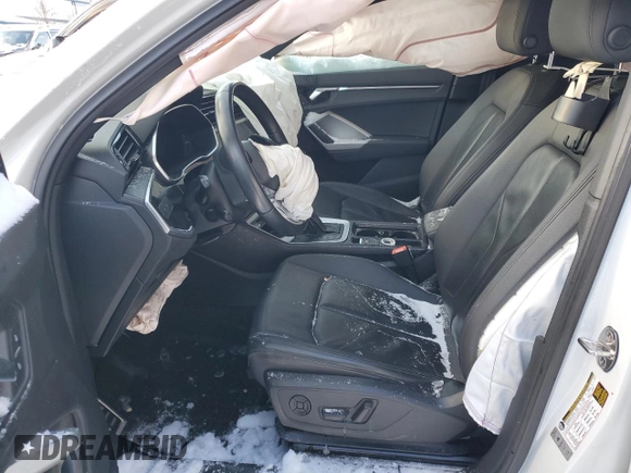 2020 Audi Q3 S line Prestige z VIN WA1FECF37L1033164, wystawiony jako Copart lot #45464835 z przebiegiem Nie podano mil oraz Szkody całkowita. Historia ofert i sprzedaży dostępna na DreamBid. Obrazek 7.