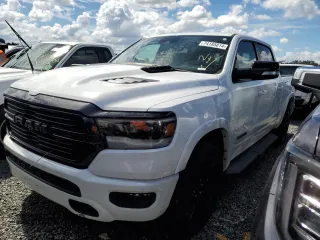 2021 Ram 1500 Laramie z VIN 1C6SRFJT4MN523371, wystawiony jako Copart lot #74185814 z przebiegiem Nie podano mil oraz Nie do naprawy • Non repairable. Historia ofert i sprzedaży dostępna na DreamBid. Obrazek 1.