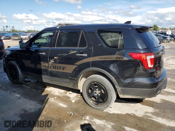 2017 Ford Police Interceptor Utility z VIN 1FM5K8ATXHGC35415, wystawiony jako Copart lot #73063734 z przebiegiem 122 404 mil mil oraz Szkoda całkowita • Salvage title. Historia ofert i sprzedaży dostępna na DreamBid. Obrazek 2.