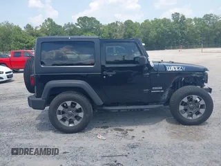 2017 Jeep Wrangler Sport z VIN 1C4AJWAG0HL618140, wystawiony jako IAAI lot #42582104 z przebiegiem 77 883 mil mil oraz . Historia ofert i sprzedaży dostępna na DreamBid. Obrazek 14.