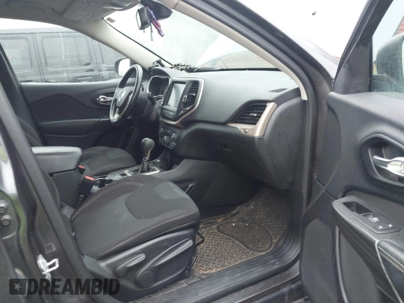 2016 Jeep Cherokee Latitude z VIN 1C4PJMCS1GW154188, wystawiony jako IAAI lot #42318317 z przebiegiem 189 347 mil mil oraz . Historia ofert i sprzedaży dostępna na DreamBid. Obrazek 5.