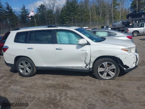2013 Toyota Highlander Limited with VIN 5TDDK3EH3DS189600, listed as a IAAI auction lot 41827084 with NaN miles. Bid and sale history available at carsss.com. Image 14.