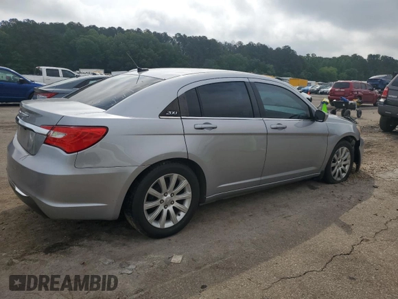 2013 Chrysler 200 Touring z VIN 1C3CCBBG8DN528490, wystawiony jako Copart lot #53862035 z przebiegiem 187 812 mil mil oraz Szkoda całkowita • Salvage title. Historia ofert i sprzedaży dostępna na DreamBid. Obrazek 3.