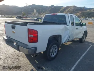 2008 Chevrolet Silverado 1500 Work Truck with VIN 1GCEC19X98Z233708, listed as a IAAI auction lot 41675762 with 1 mi miles. Bid and sale history available at carsss.com. Image 4.