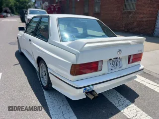 1988 BMW M3 z VIN WBSAK0302J2195088, wystawiony jako Copart lot #59734375 z przebiegiem 194 450 mil mil oraz Tytuł czysty. Historia ofert i sprzedaży dostępna na DreamBid. Obrazek 3.