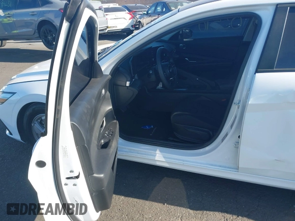 2024 Hyundai Elantra SE with VIN KMHLL4DG8RU816118, listed as a IAAI auction lot 42503570 with 18,730 mi miles and . Bid and sale history available at DreamBid. Image 5.