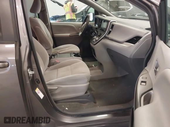 2018 Toyota Sienna LE Auto Access Seat with VIN 5TDKZ3DC4JS903738, listed as a IAAI auction lot 41688581 with 42,511 mi miles. Bid and sale history available at carsss.com. Image 5.