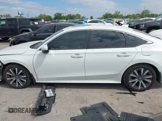 2024 Honda Civic EX z VIN 2HGFE1F7XRH323682, wystawiony jako IAAI lot #42019454 z przebiegiem 7 039 mil mil oraz . Historia ofert i sprzedaży dostępna na DreamBid. Obrazek 14.