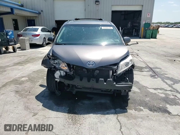 2017 Toyota Sienna XLE z VIN 5TDDZ3DC0HS188413, wystawiony jako Copart lot #53560135 z przebiegiem 187 950 mil mil oraz Szkoda całkowita • Salvage title. Historia ofert i sprzedaży dostępna na DreamBid. Obrazek 15.