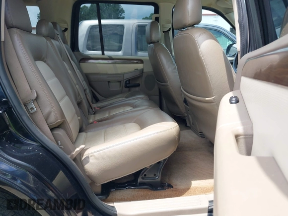 2005 Ford Explorer Eddie Bauer z VIN 1FMZU74K15UB12477, wystawiony jako IAAI lot #42779084 z przebiegiem 229 127 mil mil oraz . Historia ofert i sprzedaży dostępna na DreamBid. Obrazek 8.